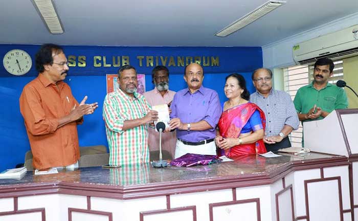 ജോണ് ഇളമതയുടെ മേപ്പിള് മരങ്ങളില് മഞ്ഞുവീഴുമ്പോള് (നോവല്) പ്രകാശനം ചെയ്തു